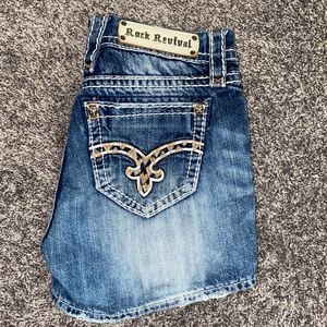 🛑SOLD🛑Rock Revival Julie Embroidered Mid Rise Denim Jeans Shorts Size 26